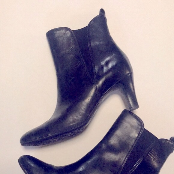Clarks Shoes - Clark Leather upper Short Black Boots size 8 1/2M